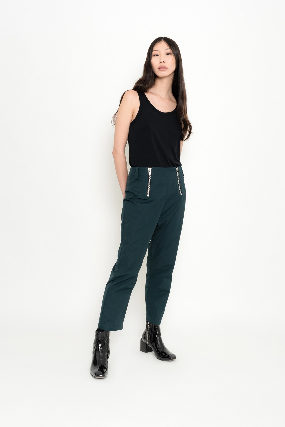calça reta esportiva com maxi zíper | tailored sport pants with zippers