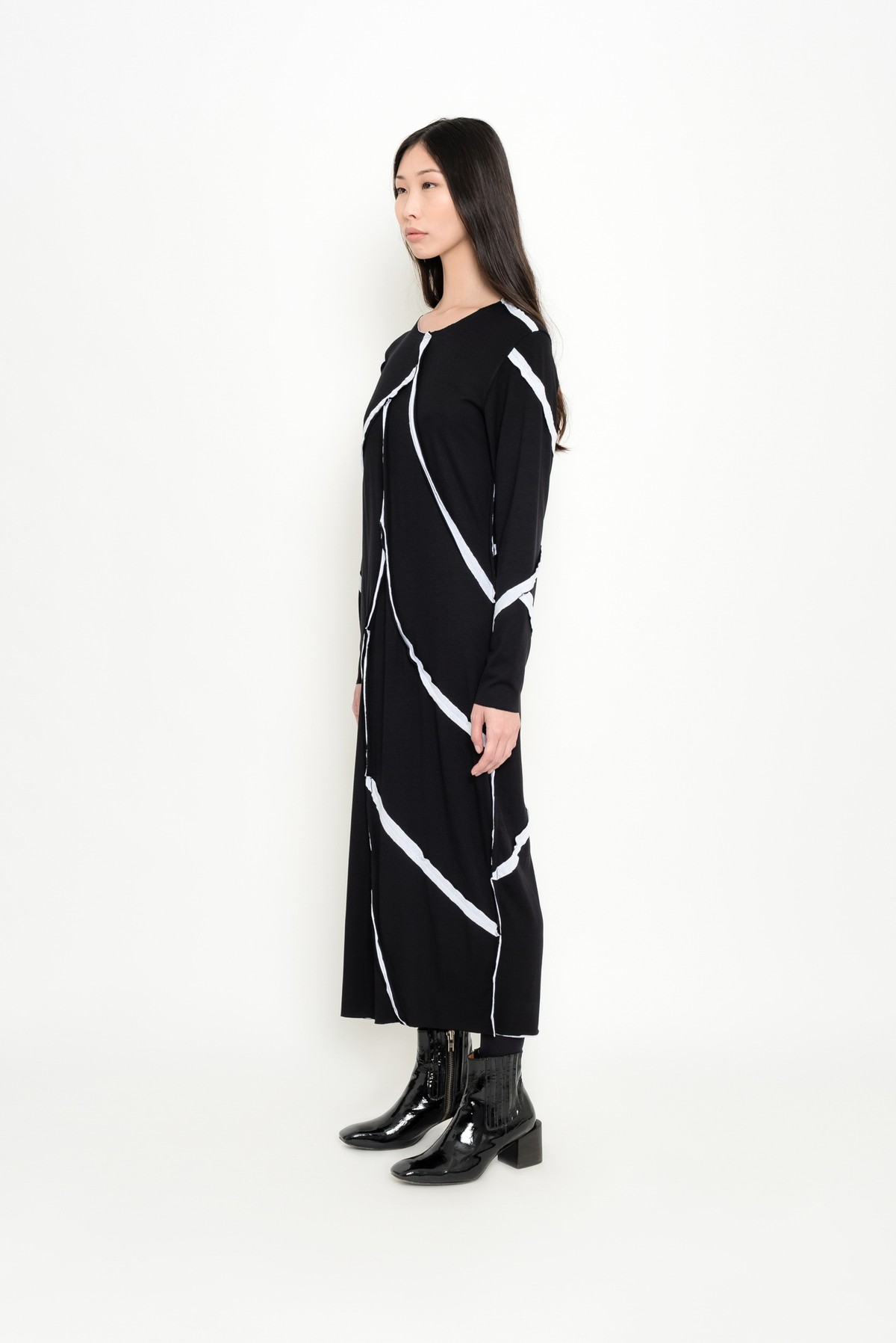 vestido com recortes estilo patchwork | long sleeve dress with patchwork cutouts