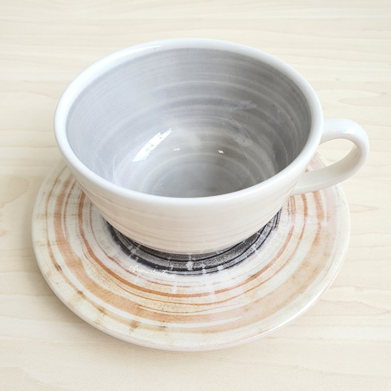 Xícara de Chá Com Pires de Cerâmica Puzzling