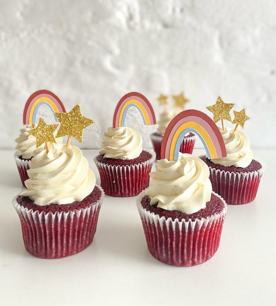 cupcakes arco-íris e estrelas