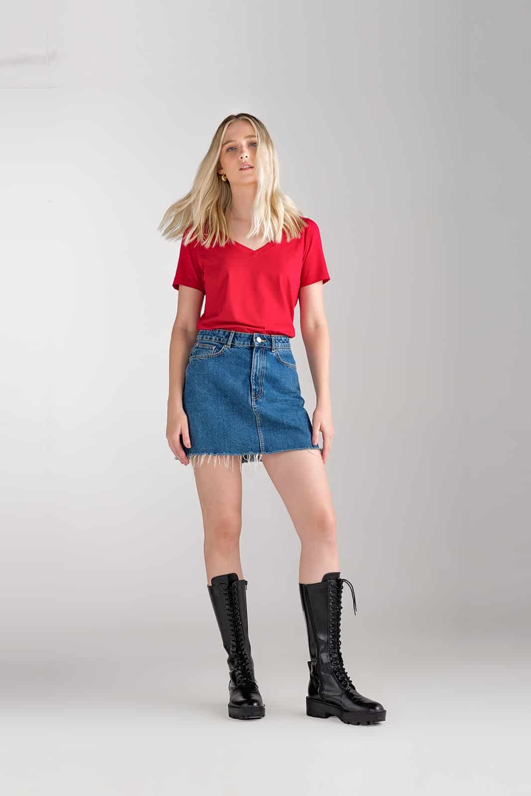 T-Shirt Comfy Algodão Premium Decote V Vermelho Carmim